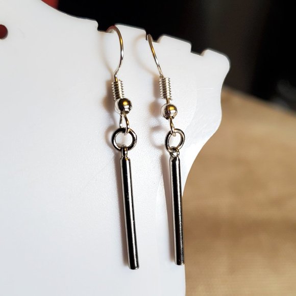Silver Tone Hook Small Bar Dangle Earrings Artisan - Picture 1 of 3